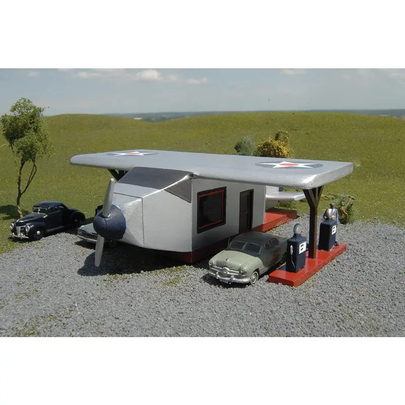 Bachmann Airplane Gas Station - Roadside U.S.A® Building 1