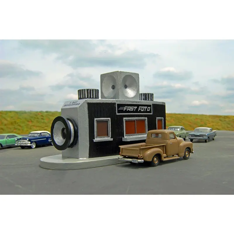 Bachmann Fast Foto Drive-Through - Roadside U.S.A® Building (Ho Scale) 1