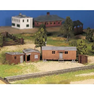 Bachmann Hobo Jungle (Two Shacks, Box Car, Outhouse) 1