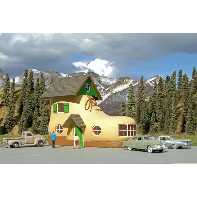 Bachmann Shoe House - Roadside U.S.A® Building (Ho Scale) 1