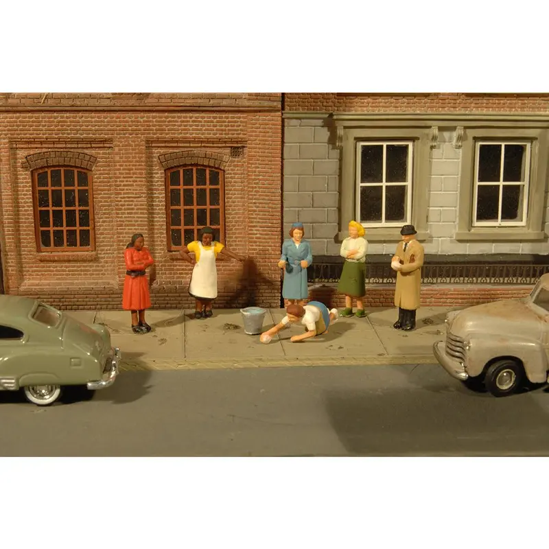 Bachmann Sidewalk People - Ho Scale 1