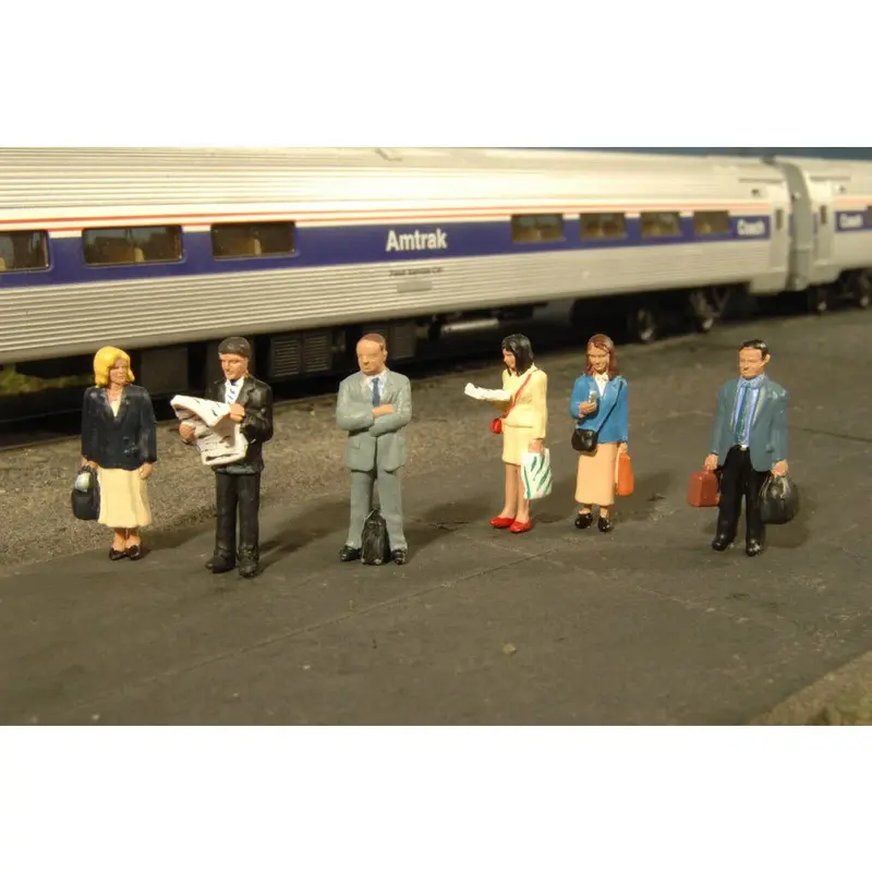 Bachmann Standing Platform Passengers - Ho Scale 1