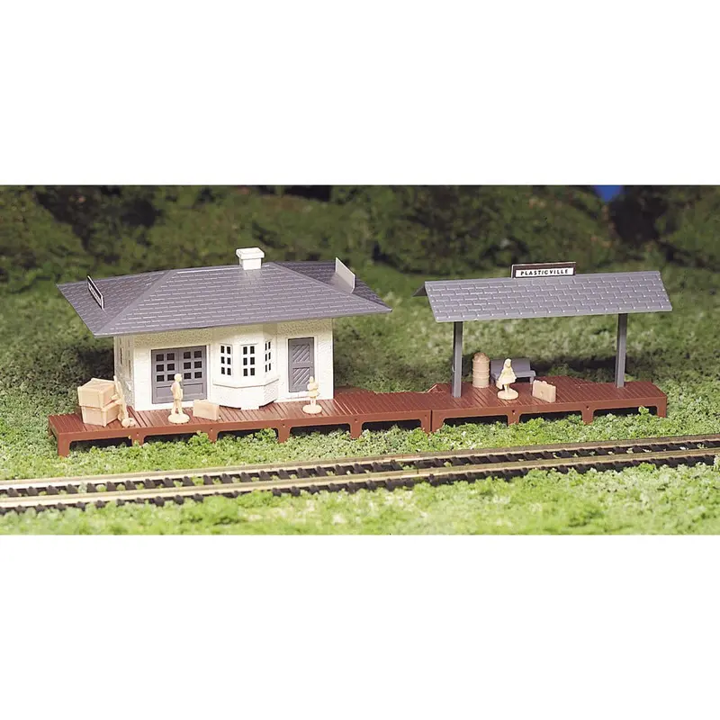 Bachmann Suburban Station (Ho Scale) 1