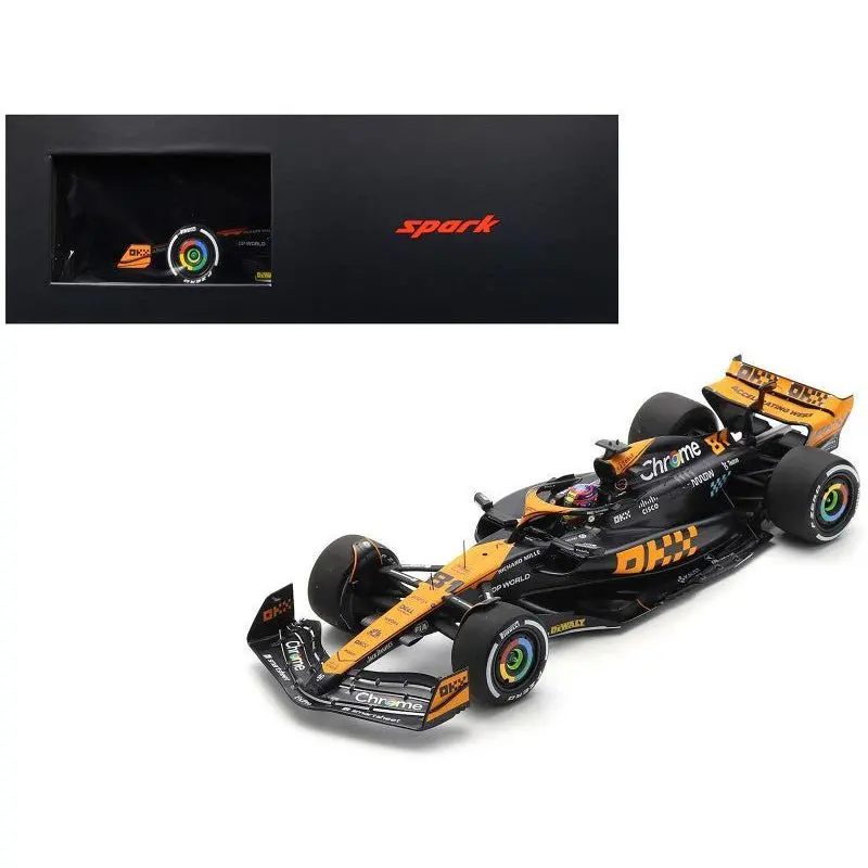 Mclaren Mcl60 #81 Oscar Piastri "Chrome" 3Rd Place Formula One F1 "Japanese Gp" (2023) And Acrylic Display Case 1/18 Model Car By Spark 1