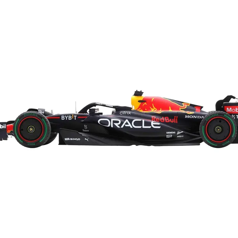 Red Bull Racing Rb18 #1 Max Verstappen "Oracle" Winner Formula One F1 Japanese Gp (2022) With Acrylic Display Case 1/18 Model Car By Spark 1
