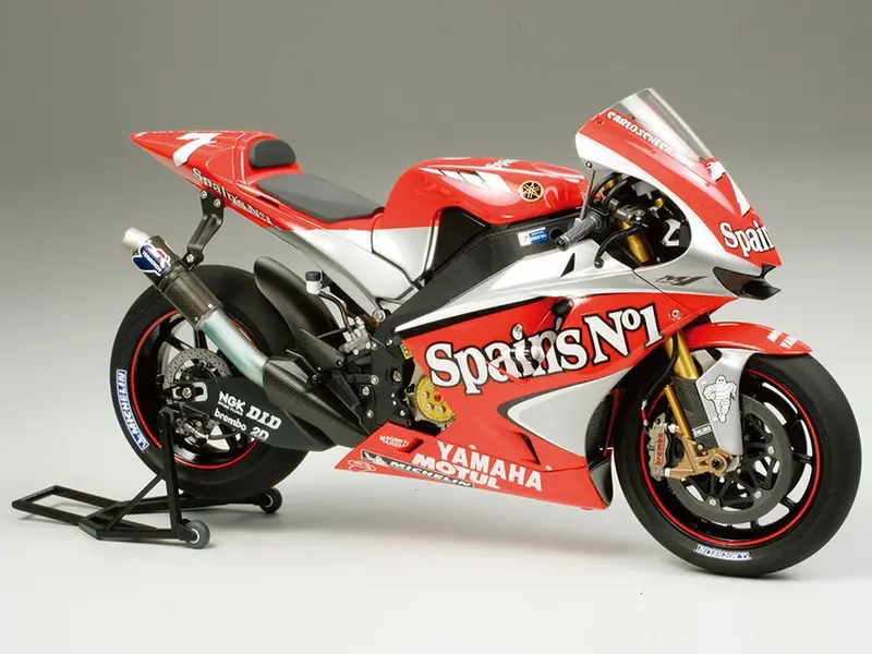 Tamiya Yamaha Yzr-M1'04 No.7/No.33 1